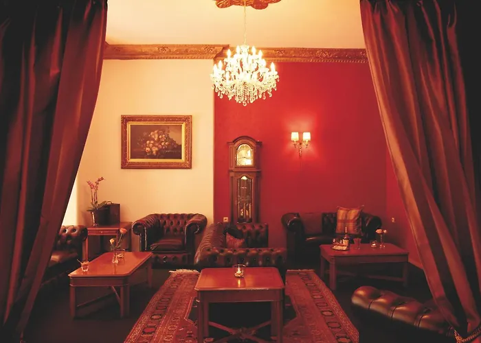 מלון Eifelkrimihotel 3*