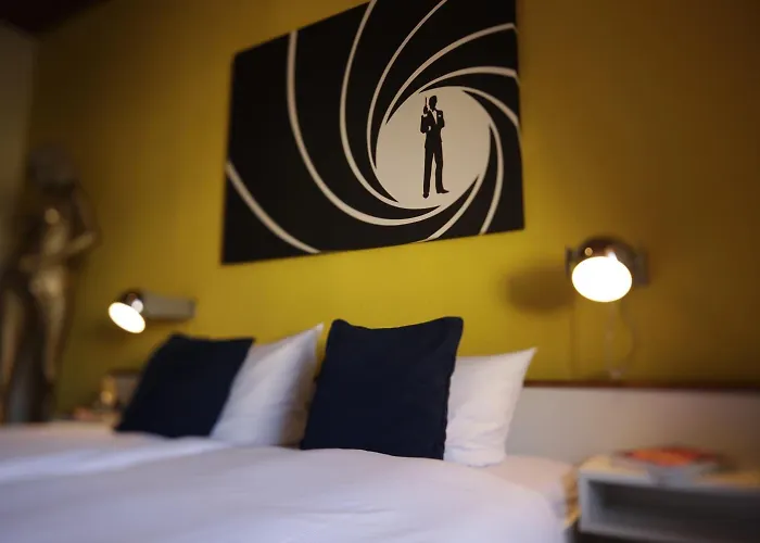 מלון Eifelkrimihotel 3*