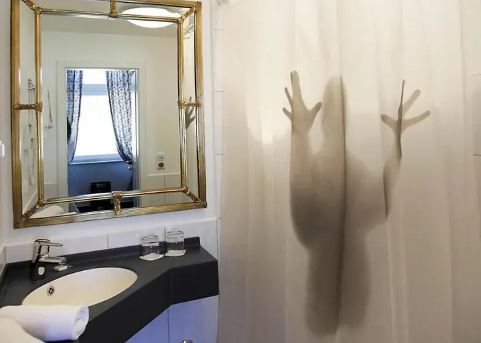 Eifelkrimihotel מלון