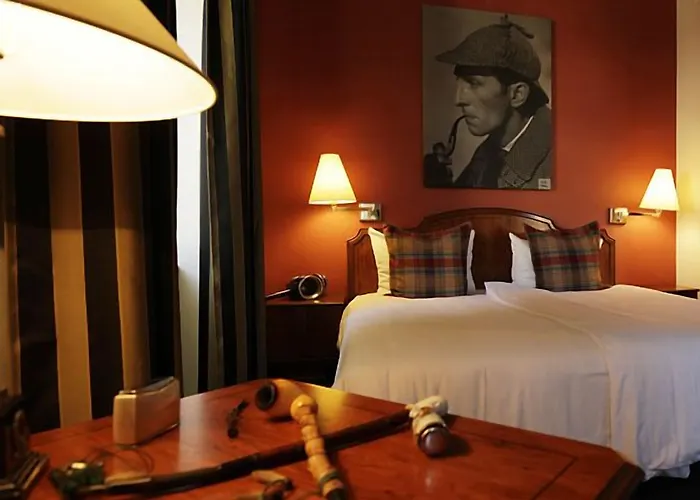 מלון Eifelkrimihotel 3*